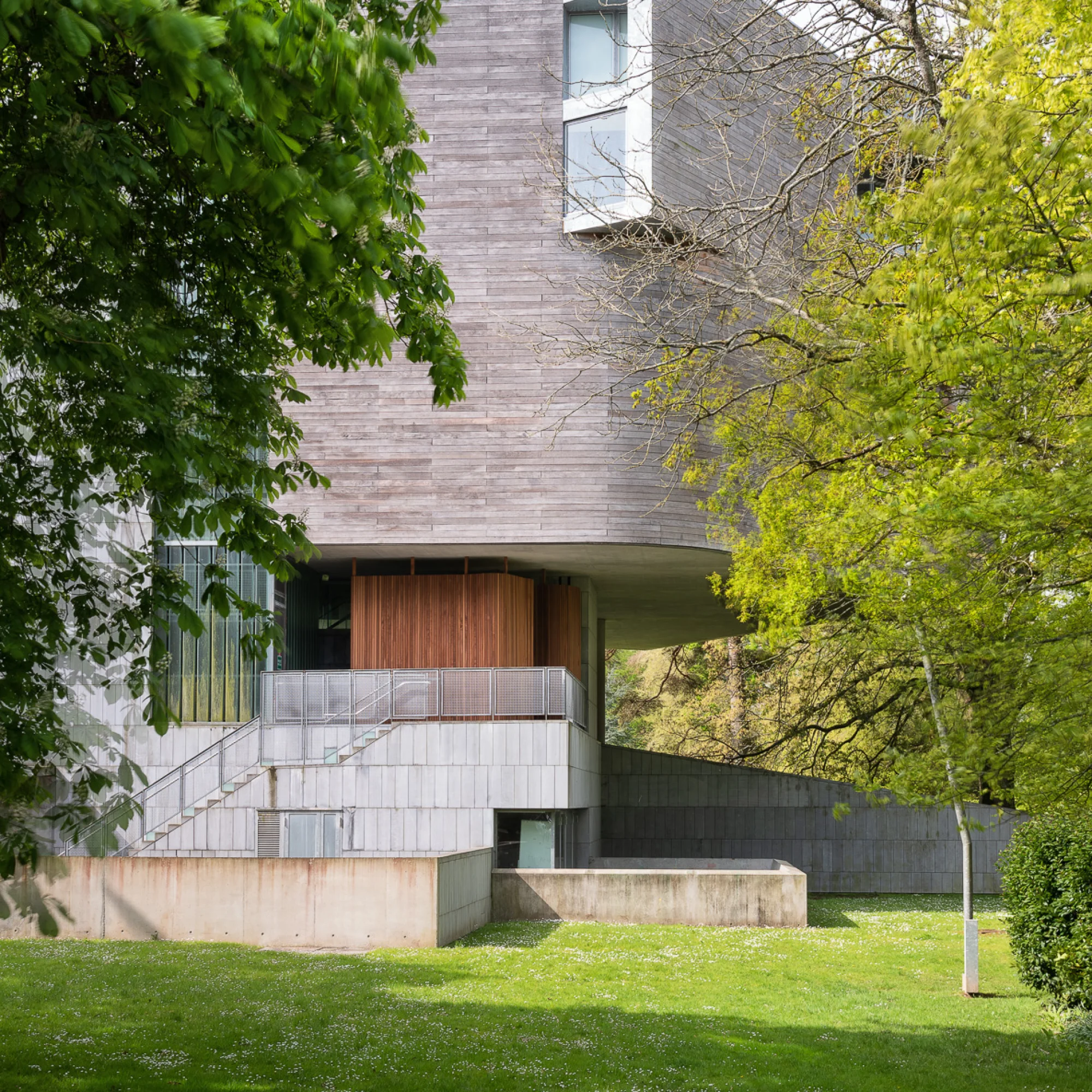 Close Encounter: Meetings with Remarkable Buildings