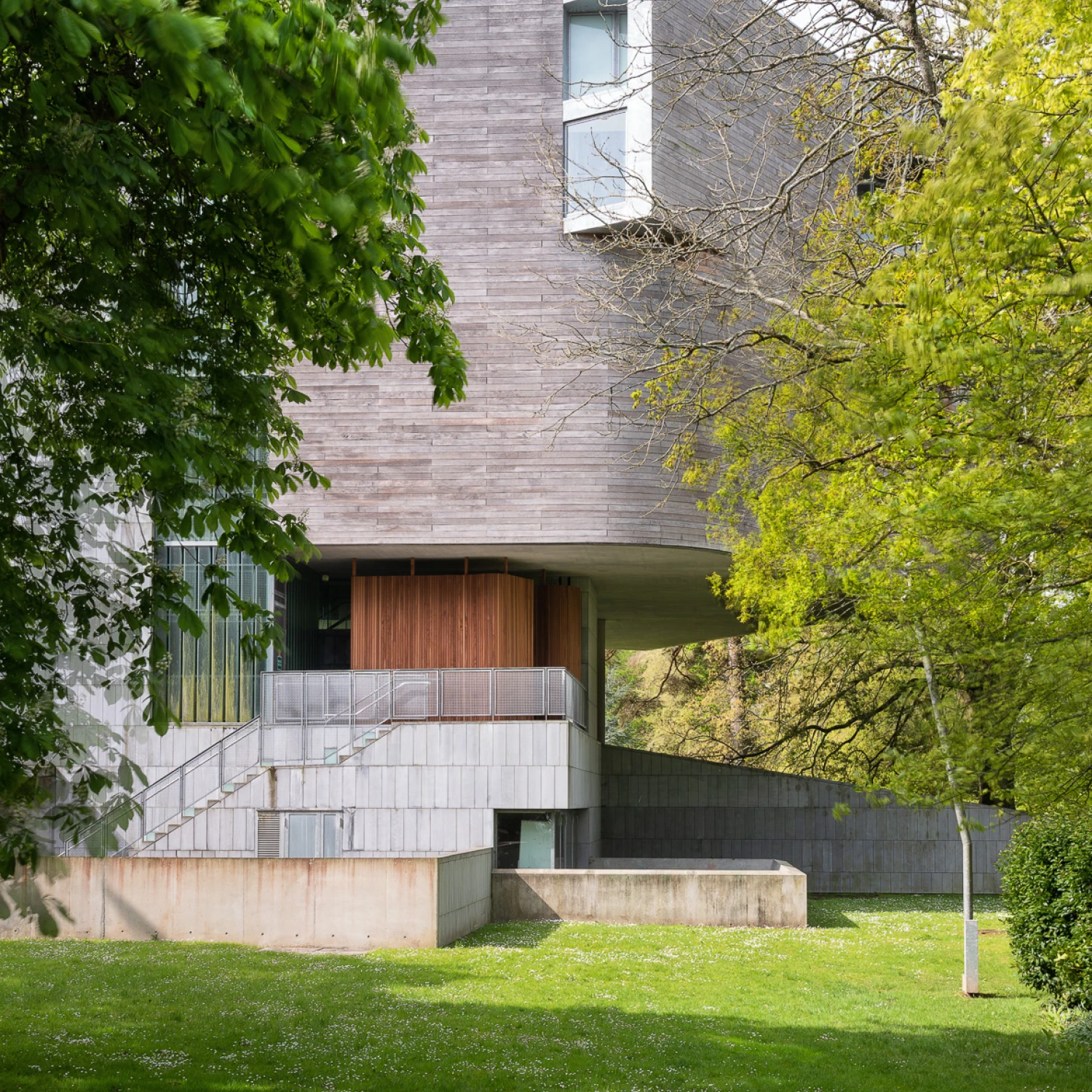 Close Encounter: Meetings with Remarkable Buildings